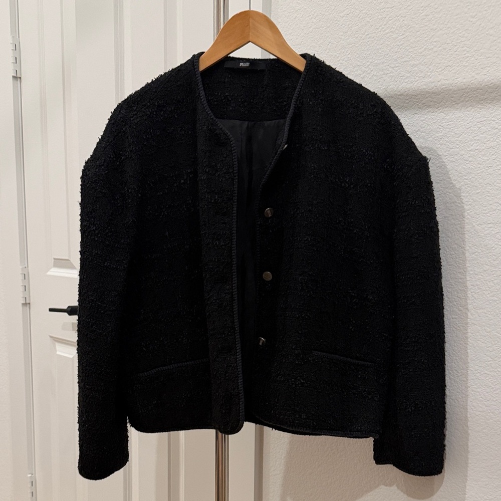 Chic Black Textured Oversized Jacket - image 1